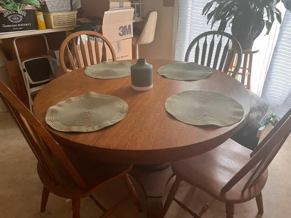 Real solid oak kitchen table (w/ 4 chairs) for sale! Vintage!