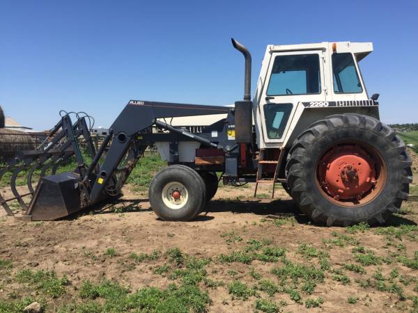 2290 Case Tractor with loader for sale