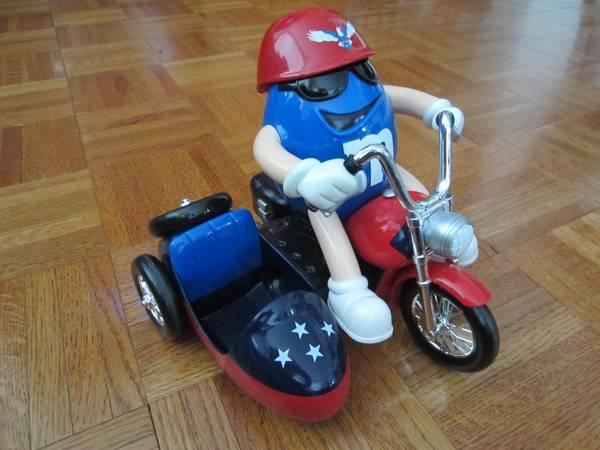 M&M's World Motorcycle with Side Car - Freedom Rider