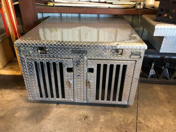 Dog box fits in truck bed crate kennel dogs hunting