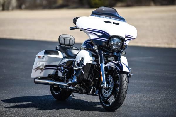 2016 Harley Davidson CVO Street Glide Low Miles VIDEO