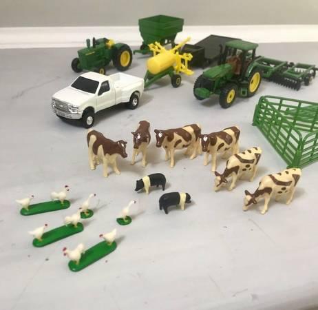 John Deere Miniature Farm Set with Animals