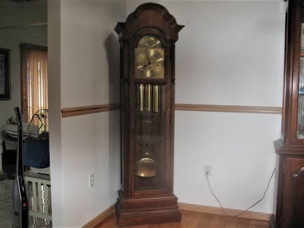 Howard miller cherry wood grandfather clock with bonnet top