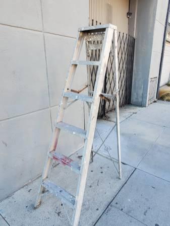Ladder aluminum 6 feet tall