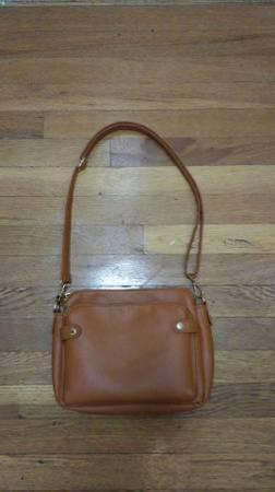 Tan Purse, Hand Bag Or PocketBook With Tons Of Pockets And Zippers