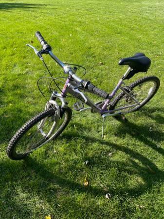REDUCED…Schwinn Women’s Mountain Bike Bicycle