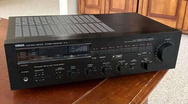 Yamaha R-5 Natural Sound Stereo Receiver - For Parts or repair