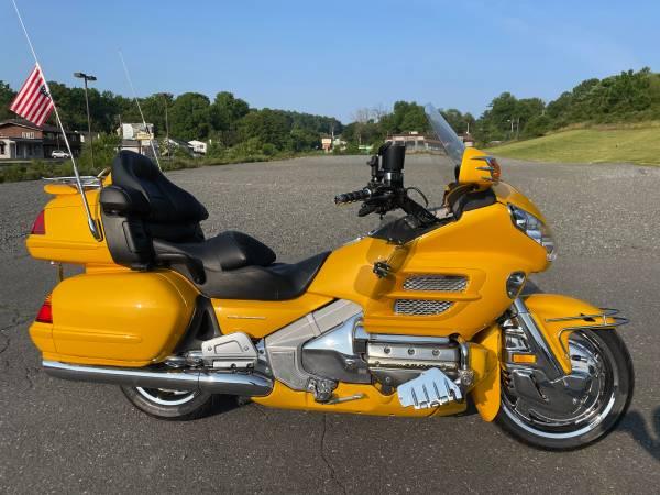 2001 HONDA GOLDWING ABS ONLY 25K MILES WITH NEW TIRES
