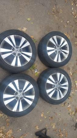 17 inch Honda 5x114.3 aluminum wheels rims with good year tires