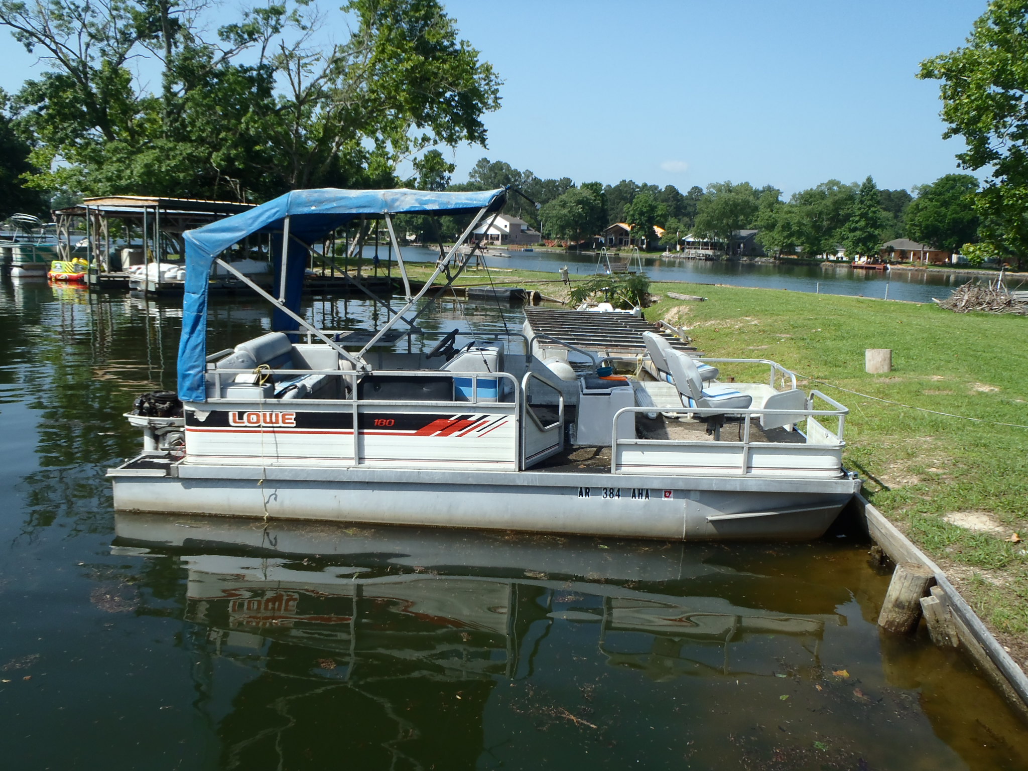 1990 Lowe 18 ft Party Barge 28 hp Johnson