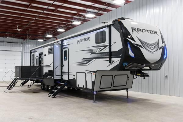 New 2018 Keystone Raptor 428SP - Rear Garage