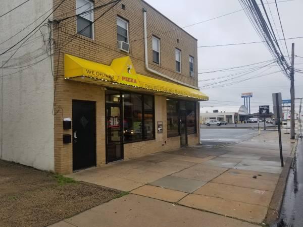+/- 4,000 SF Commercial Mixed Use - 2 Storefronts / 2 Apartments