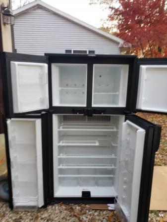 RV refrigerator sell or trade