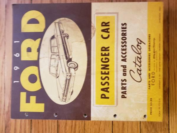 1961 Ford Passenger Car Parts and Accessories Catalog 7752-61 Falcon T
