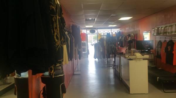 Smoke shop, Clothing or cell phone space for lease Super Cheap rent