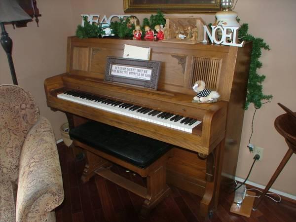 Everett Chapel Studio Piano