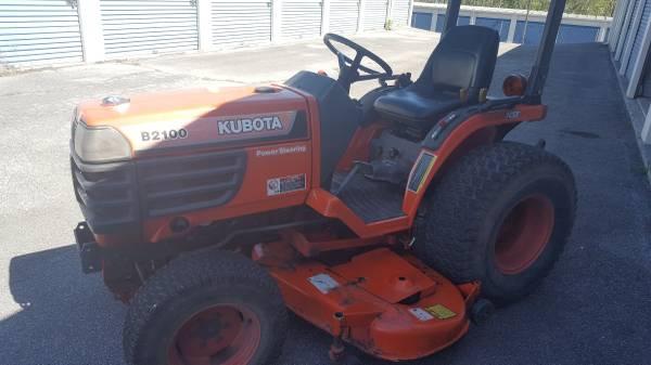 Kubota B2100 Tractor| Three-Cylinder Diesel Engine 21 HP| 4WD| 60 Inc