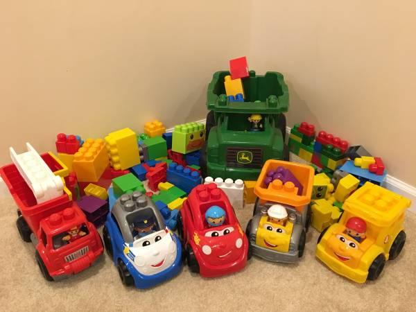 Large MegaBlocks collection and vehicles