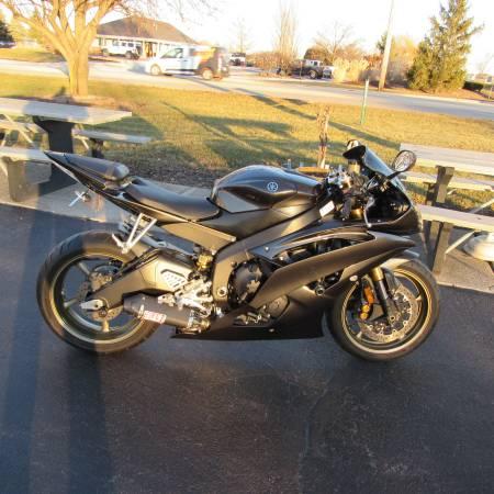 2008 Yamaha YZF R6 with real low miles only 6,356