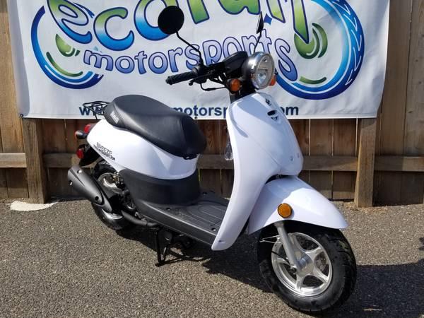 New 2018 White Bintelli Breeze 49cc Scooter: WINTER SALE