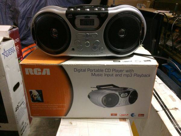RCA digital portable CD player with music auxiliary input in MP3 playe