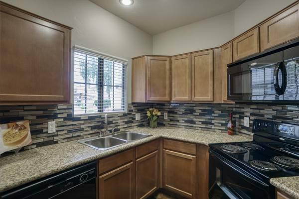 Close To Freeway, Dining, Shopping & Entertainment (North Scottsdale)