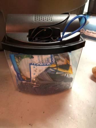 2.5 gal fish tank set with all supplies