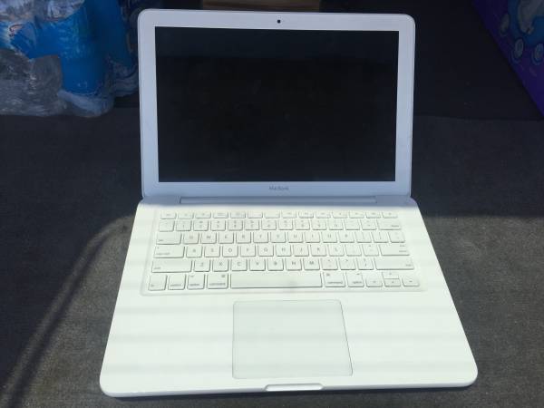 4 2009/2010 MacBook 13