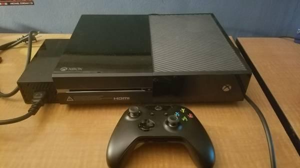 XBOX ONE - 500 GB - with 10 games & controller