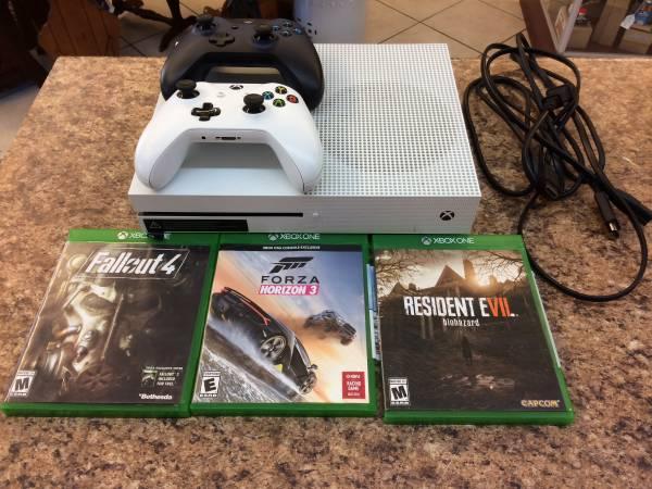 Microsoft XBox One S 500GB Console W/2 Remotes 3 game titles 200603