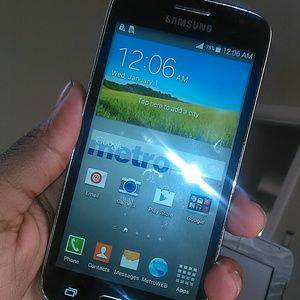 Metro Pc Samsung Avante 2 month old Mobile Phone