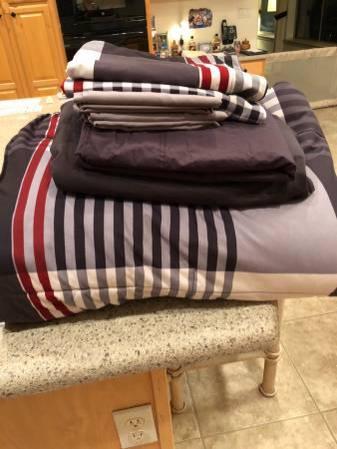 Full Size Bedding Set - Like New - Black, Grey, Red And White Plaid