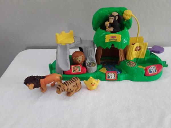 Fisher Price Little People Farm Petting Zoo Play Set Animal Sounds