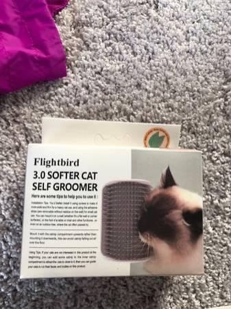 Flightbird 3.0 Cat Wall Corner Groomer/Massager - New in Box