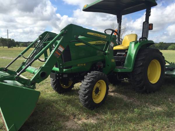 John Deere 3032e 4x4 tractor with loader post hole digger price $16500 OBO