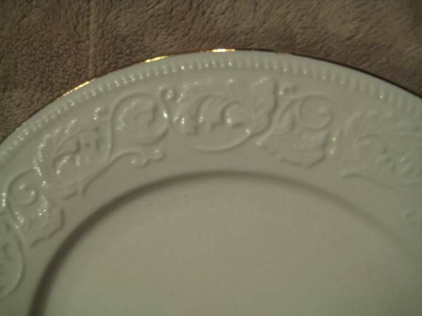 45 PC FINE CHINA SET FOR 8 AND SERVEWARE