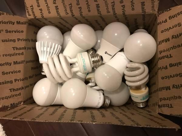 Assorted Lot of 18 energy efficient light bulbs 2700K