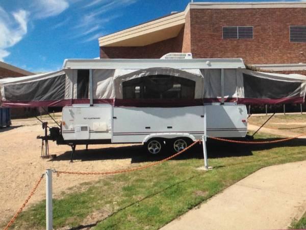 Extremely clean pop-up trailer fleetwood avalon highlander