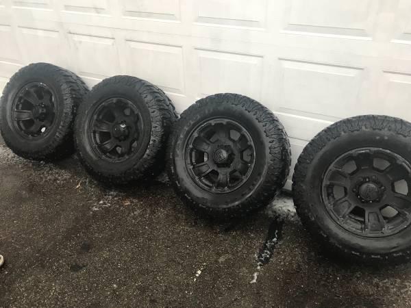 33â tires on 17â XD wheels 6x5.5 avalanche