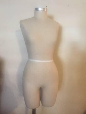 MANNEQUIN DRESSFORM PINNABLE FROM RETAIL SHOP- MAKE ME AN OFFER!