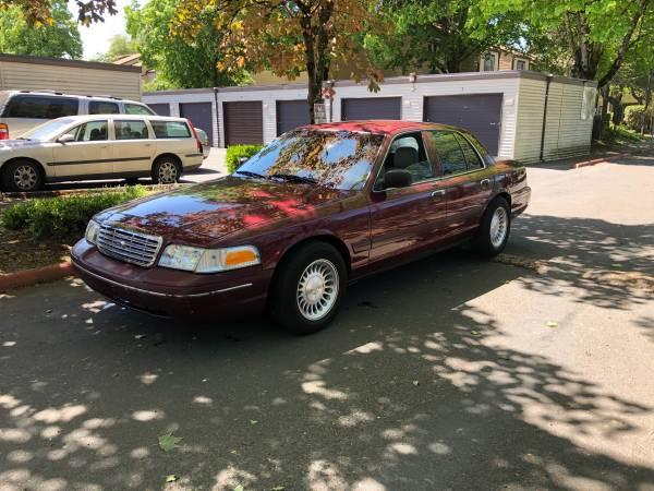 2004 FORD CROWN VICTORIA  LX