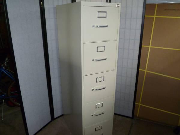Hon 5 drawer filing cabinet with key