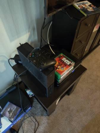 Xbox one 500GB black one controller lots of games