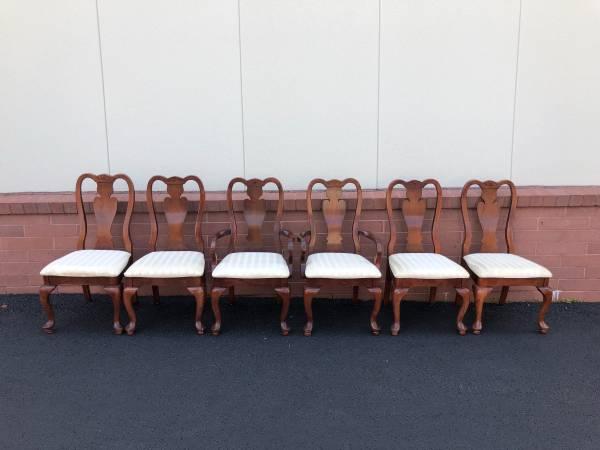 Set of 6 Solid Wood Broyhill Dining Chairs - Excellent Condition