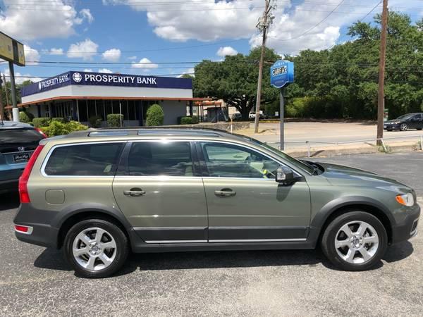 LIKE BRAND NEW! 2010 Volvo XC70 AWD Wagon 3.2L Loaded Moonroof Leather 1-OWN
