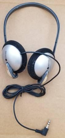 COBY HEADPHONES AND PORTABLE SPEAKER GOOD CONDITION