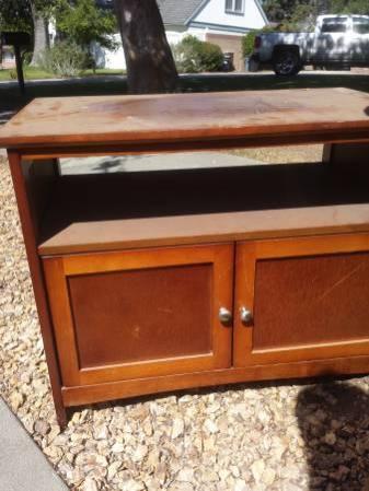 CURB ALERT *FREE* WOOD TV STAND + CHAIR +