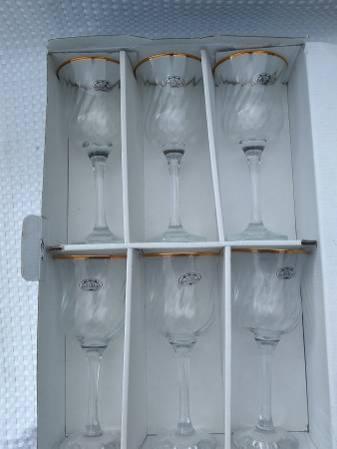 Like New Set of 6 Gold Rimmed 24K Wine Glasses Royale Room Essientials