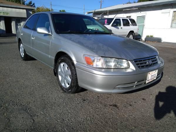 2000 Toyota Camry LE 4cyl a/c tight reliable clean 209k  2 MORE CAMRYS