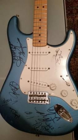 AUTOGRAPHED FENDER STRATOCASTER JUSTIN BIEBER WE ARE THE WORLD  25